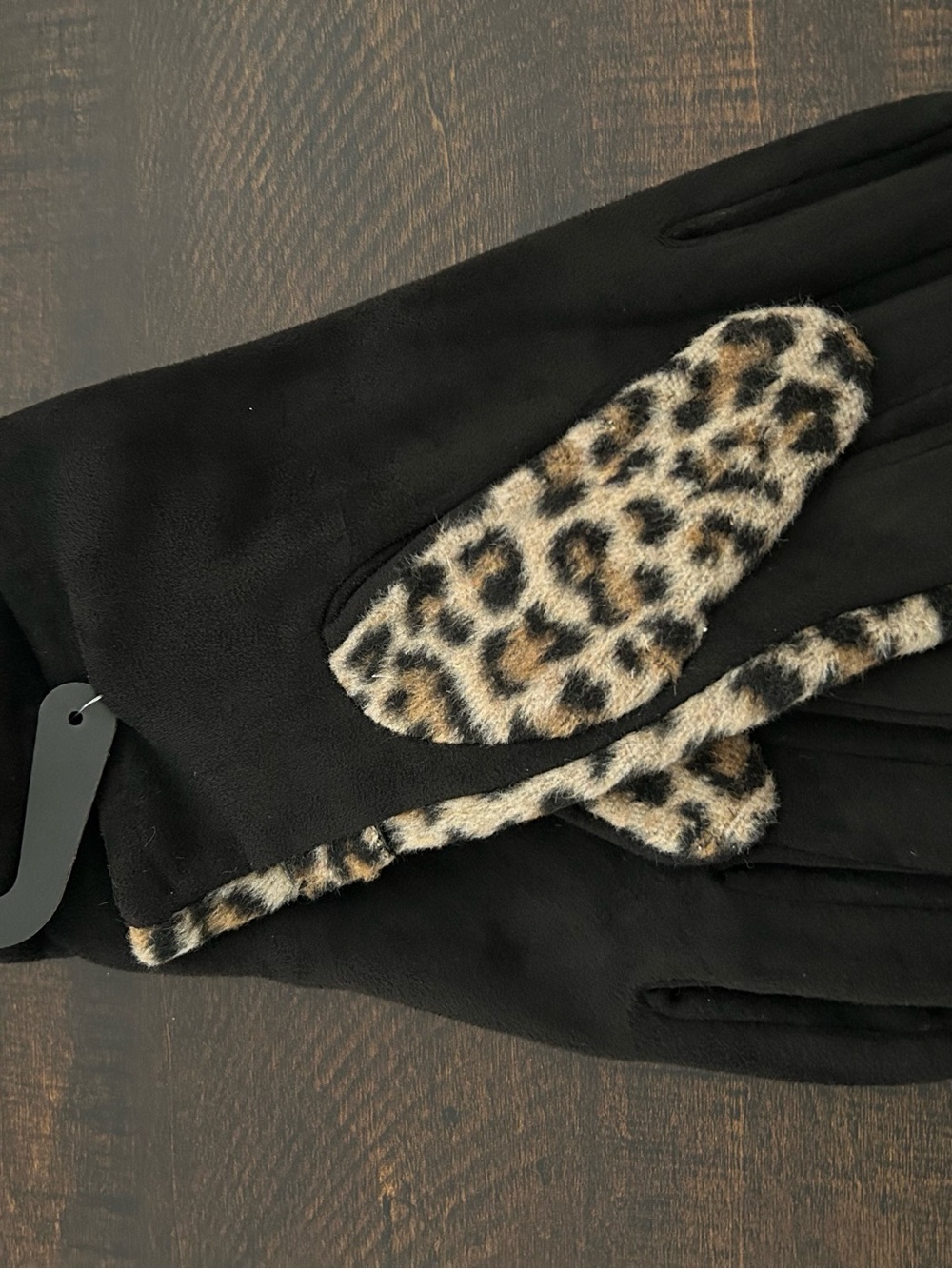 Leopard Print Women's Touchscreen Gloves - Black and Cream - Picture 2 of 3